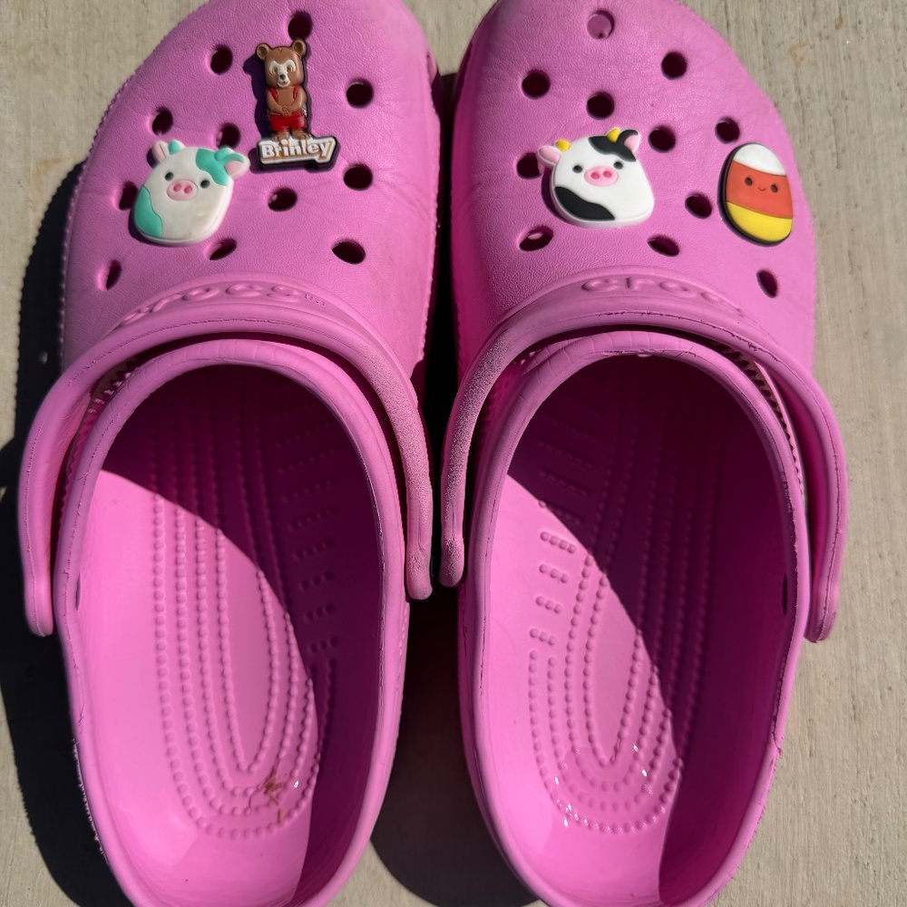 Pink crocs j6